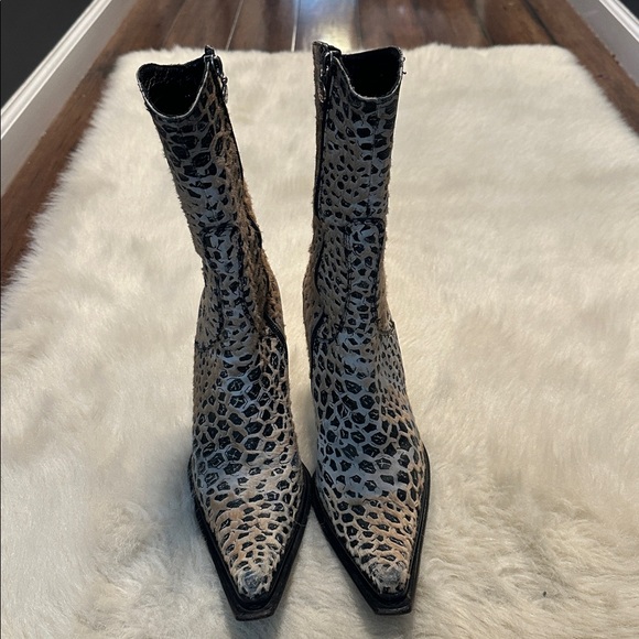 Elegant Leopard Print Heeled Boots - Picture 2 of 10